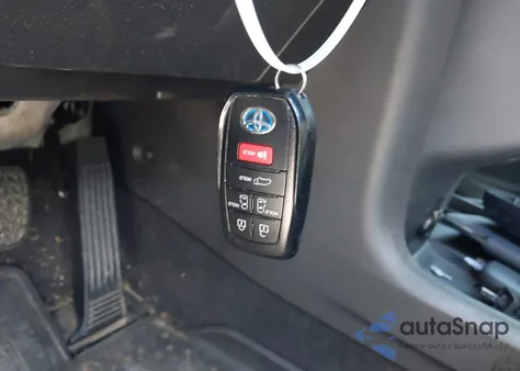 2024 Toyota Sienna Xle z USA, uszkodzony, nr VIN 5TDYRKEC3RS189941